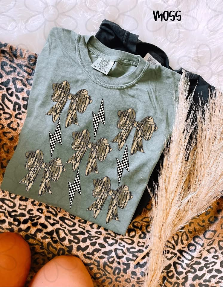 bolt & bow tee/crewneck